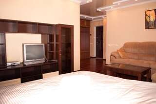 Апартаменты KyivStay Pochaynynska Apartment Киев Апартаменты с балконом-27